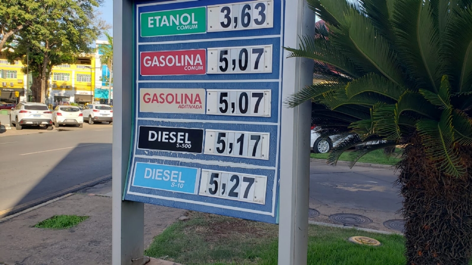 Reflexo da nova poltica dos combustveis, preo mdio do diesel e da gasolina cai R$ 0,40 em Cuiab