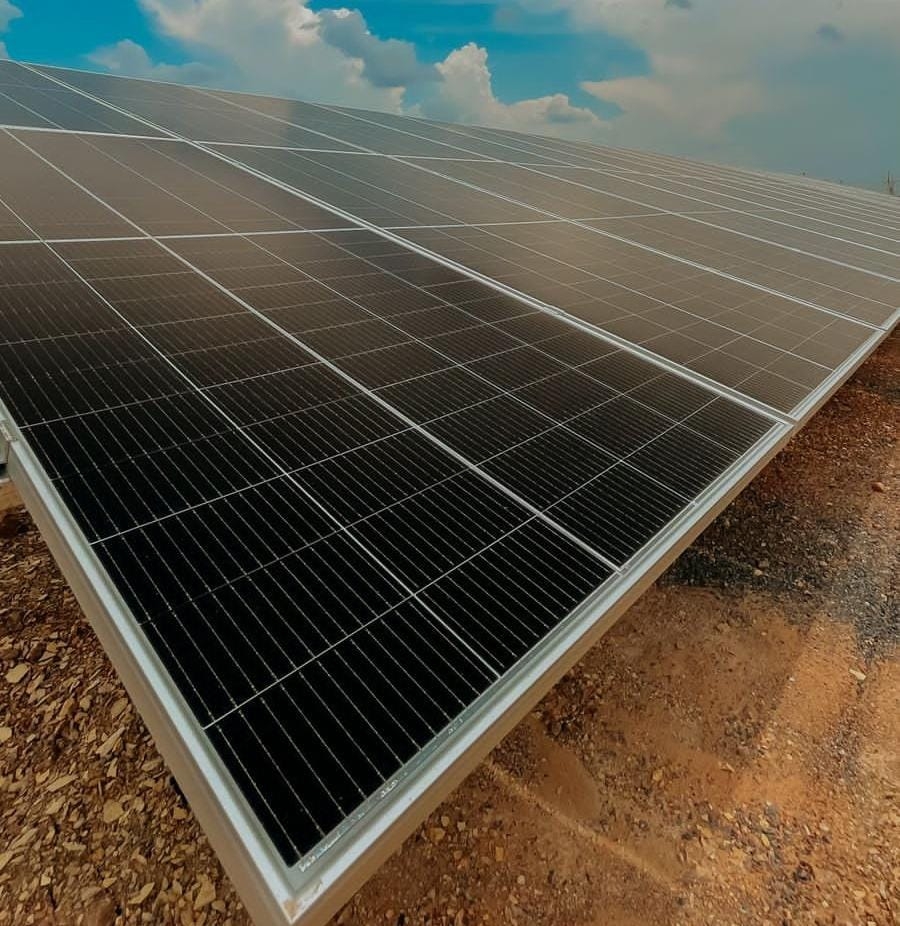 Oeste Solar e Enersim recebem investimento de R$ 250 milhões da Brasol para construir 45 usinas solares em MT