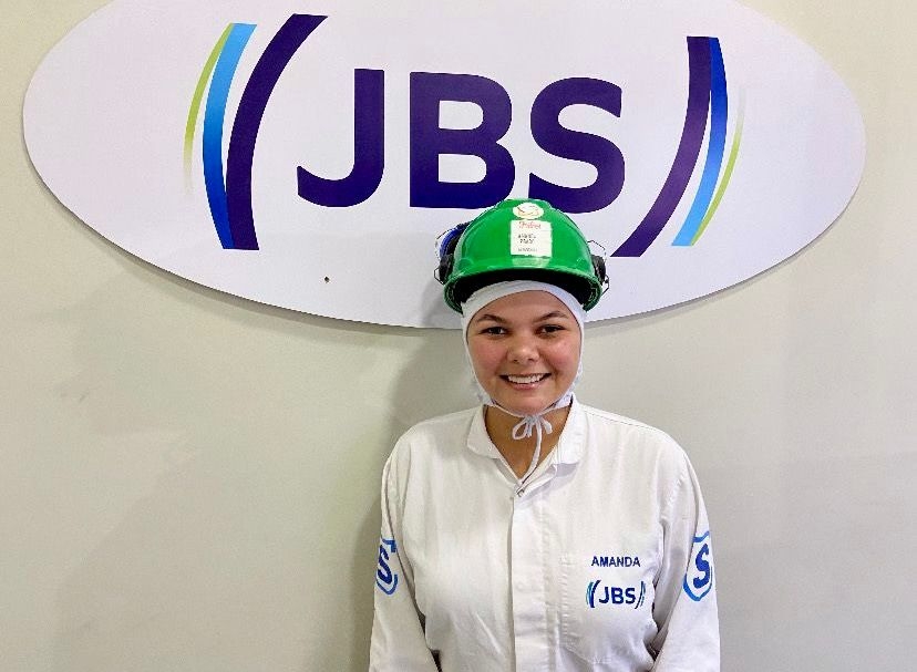 Trs em cada 10 colaboradores da JBS em Mato Grosso foram promovidos neste ano
