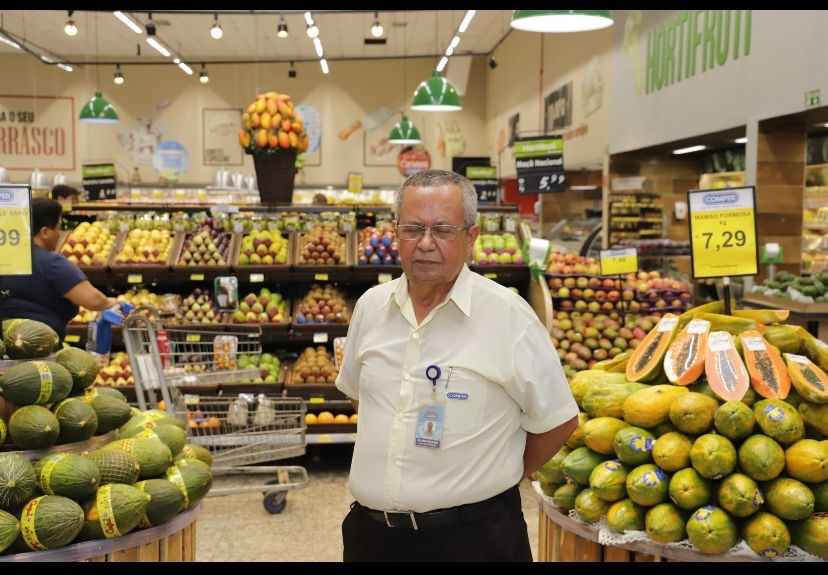 Com vagas em MT, gigante do varejo promove contratao exclusiva para pessoas com mais de 50 anos