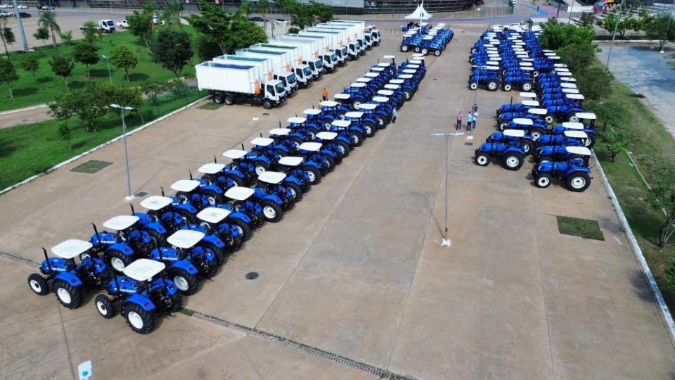 Governo de MT entrega 120 tratores para fortalecer agricultura familiar em 99 munic�pios