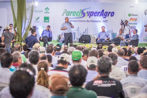 O painel na Parecis SuperAgro contou com a mediao do jornalista Heraldo Pereira