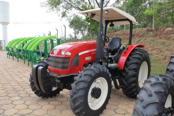 Governo de Mato Grosso entrega R$ 887,6 mil em equipamentos para agricultura familiar