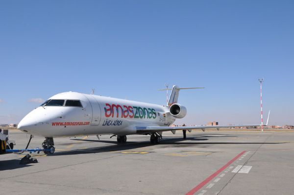 A rota Cuiab-Santa Cruz de La Sierra ser operada pela aeronave Bombardier CRJ900 (jato comercial) com capacidade para 50 passageiros