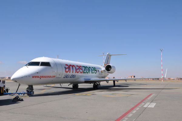 A rota Cuiab�-Santa Cruz de La Sierra ser� operada pela aeronave Bombardier CRJ900 (jato comercial) com capacidade para 50 passageiros