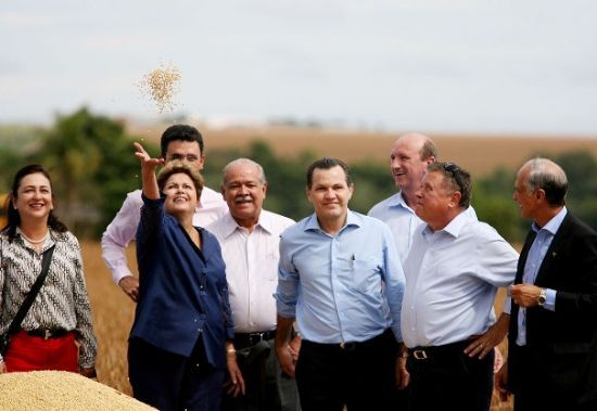 Em Mato Grosso, Dilma rasga elogios ao agronegcio e faz promessas para agradar plateia