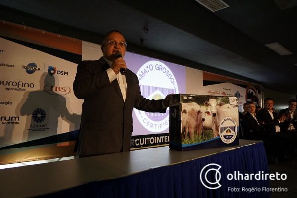 Governador Pedro Taques durante lançamento do Imac em março de 2016 e apresentação do selo do instituto