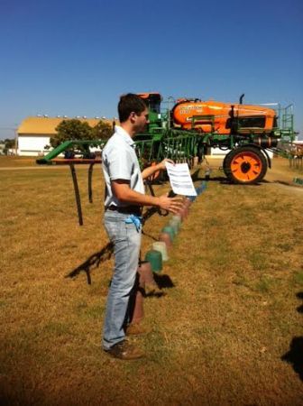 Programa realiza treinamentos gratuitos sobre aplicao eficiente de defensivos e boas prticas agrcolas