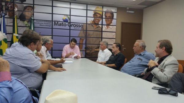 Empresrios de Chapada dos Guimares apresentam sugestes de melhorias para o turismo de Mato Grosso ao governo