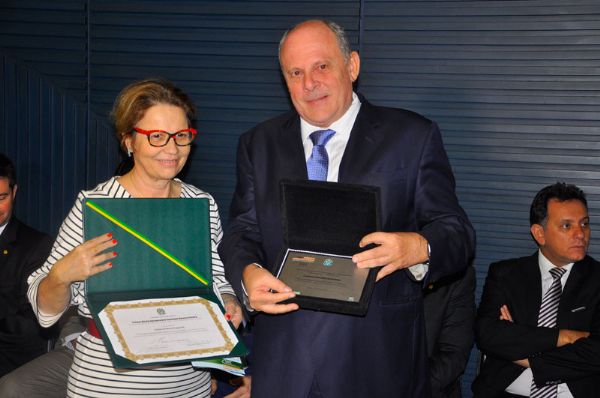 Presidente da Aprosmat recebe prmio Mrito Agropecurio em Braslia