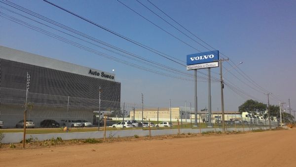 Crise econmica  passageira, diz Auto Sueco; concessionria Volvo investiu R$ 25 mi em Cuiab veja fotos