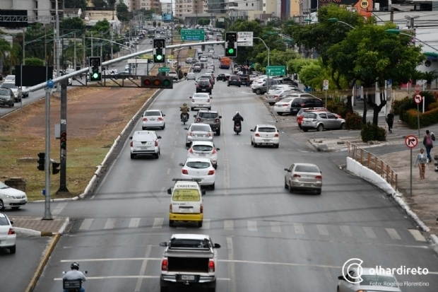 Nmero de veculos novos cresce 15%, mas venda mensal caiu 6%, aponta Fenabrave