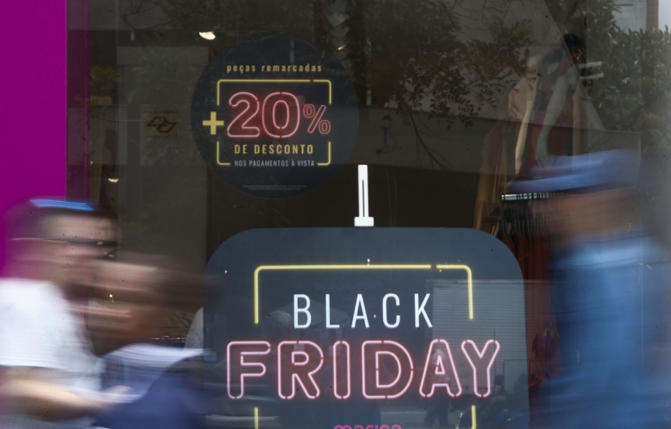 Mato-grossenses pretendem gastar at R$ 800 na Black Friday, diz Fecomrcio