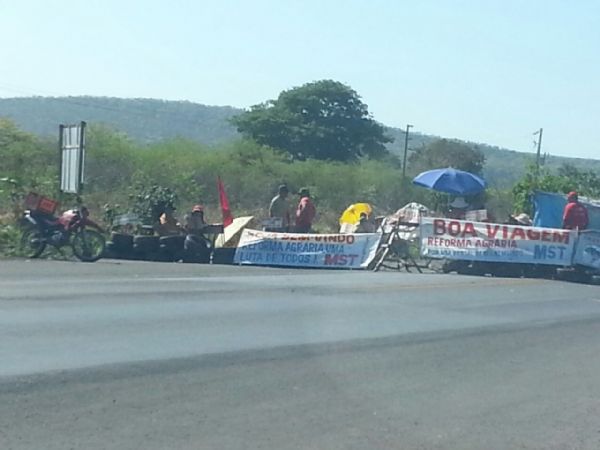 MST libera rodovias aps 3 horas de bloqueio; BR-364 foi a mais congestionada; atualizada