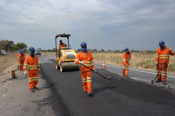 Obras para recuperar asfalto em 108 km entre Vrzea Grande e Rosrio Oeste tem incio