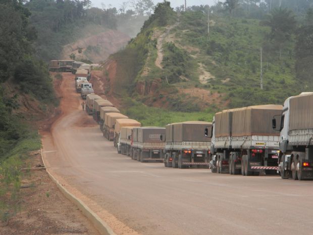 Asfalto projetado para durar 10 anos na BR-163 ter vida til de apenas 6 meses, mostra pesquisa