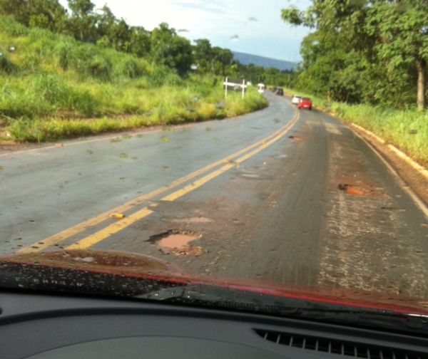 Buracos na estrada Cuiab-Chapada colocam motoristas em risco