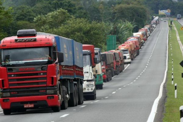 Restries e obras em rodovias devem levar motoristas a redobrarem a ateno