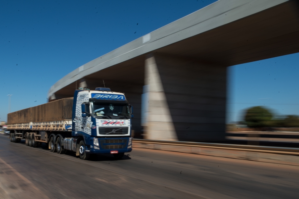 Pagamento de vale-ped�gio por leitura de placa chega ao transporte de cargas em Mato Grosso