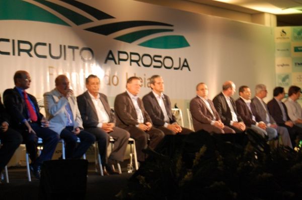 8 Circuito Aprosoja dispara criticas  Unio e exalta produtor