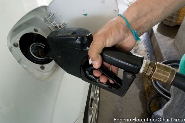 Pela primeira vez na dcada,  mais vantajoso abastecer com gasolina do que lcool em MT