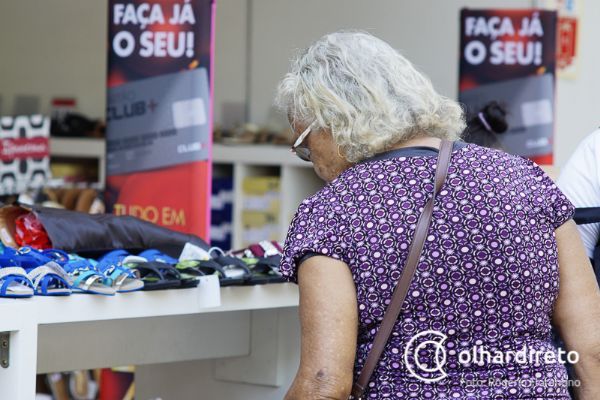 Inteno de consumo das famlias em Cuiab est 39,6% menor frente 2014