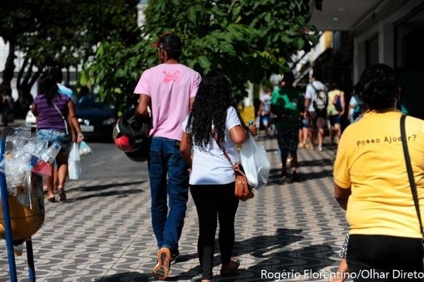 Pesquisa aponta que 60% dos brasileiros não conseguem guardar dinheiro até o fim do mês