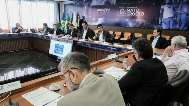 Governo apresenta meta de 4 mil km de asfalto e plano de concesses aos produtores