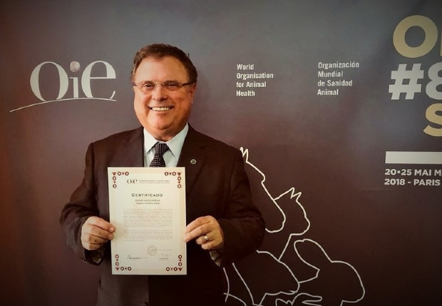 Em Paris, Maggi recebe certificado que dá ao Brasil status de país livre de aftosa com vacinação