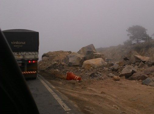 Detonao de rochas na BR-364 voltam a bloquear Serra de So Vicente