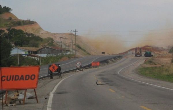 Detonao de rochas tranca parte da BR-364 a partir das 12h nesta tera-feira