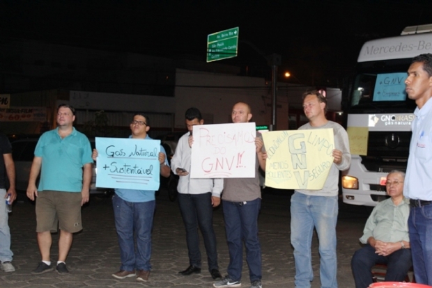 ​Sem Gás Natural Veicular há um mês, taxistas e motoristas de Uber organizam protesto