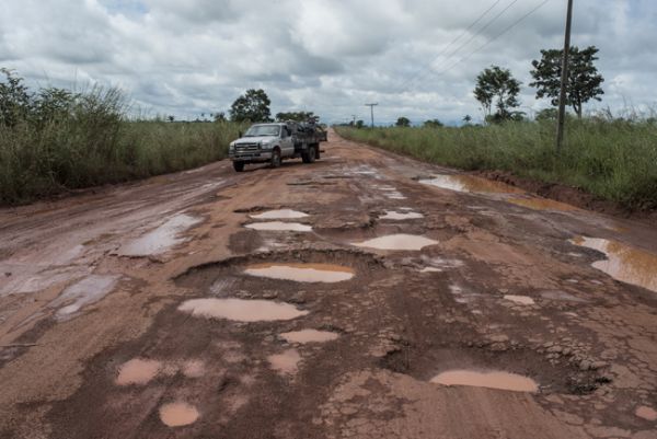 Estado encontra usina asfltica 'destruda' e firma parceria com municpios para tapar buracos em rodovias