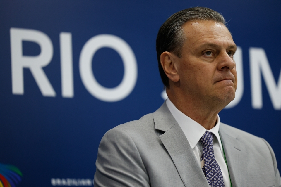 Aps pedido de desculpas, Fvaro d 'caso Carrefour' como superado: vida que segue