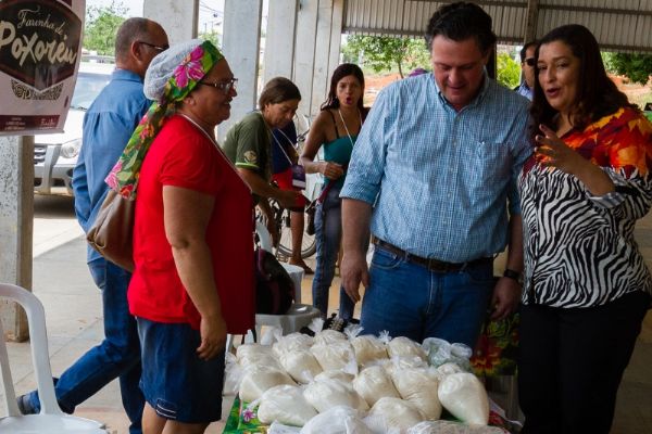 Mato Grosso destina equipamentos agrcolas e insumos para agricultores familiares de Poxoru
