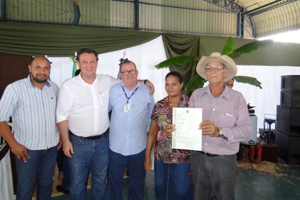 Mato Grosso entrega ttulos de terras e promete fazer programa de regularizao fundiria