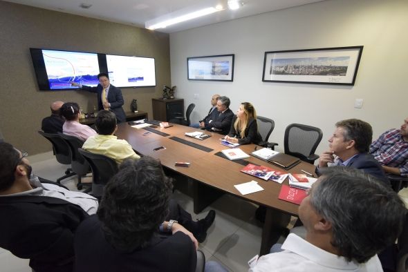 Projeto da Ferrovia Transoce�nica � apresentada a Mauro Mendes