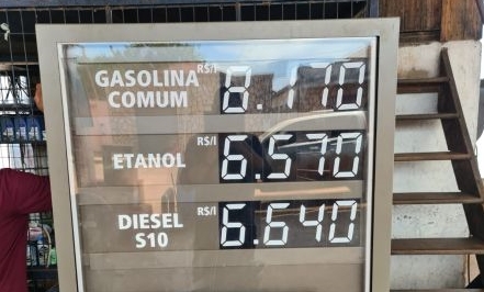 Preço médio da gasolina é de R$ 8,16, mas postos chegam a comercializar por R$ 8,17.