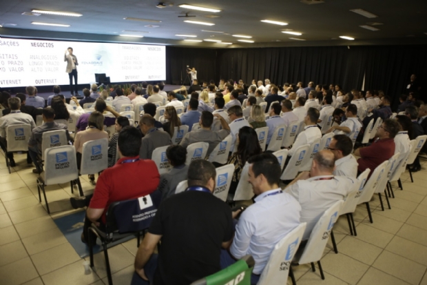 Encontro da Fenabrave debate personalizao de atendimento ao cliente e futuro do mercado automobilstico