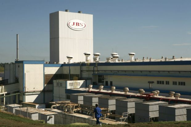 JBS suspende compra de gado em Mato Grosso diante operao da PF e mercado instvel