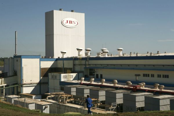 JBS obt�m receita l�quida de R$ 21,9 bilh�es e lucro chega a R$ 482 milh�es