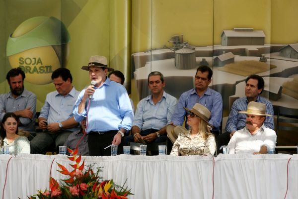 Ministro da Agricultura e governador do Estado lan�am safra 2012/13 em Sorriso