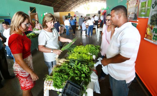 Prefeitura vai elaborar projeto para criação de feira para produtos da agricultura familiar em Várzea Grande