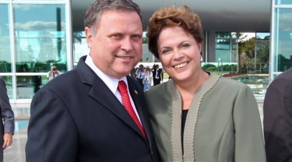 Blairo se rene com presidente Dilma no Palcio do Planalto e pode assumir ministrio