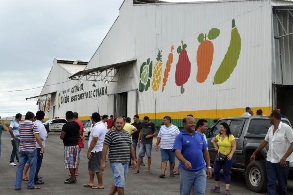 Mauro Mendes entrega nova Central de Abastecimento mais de um ano aps previsto e culpa Secopa