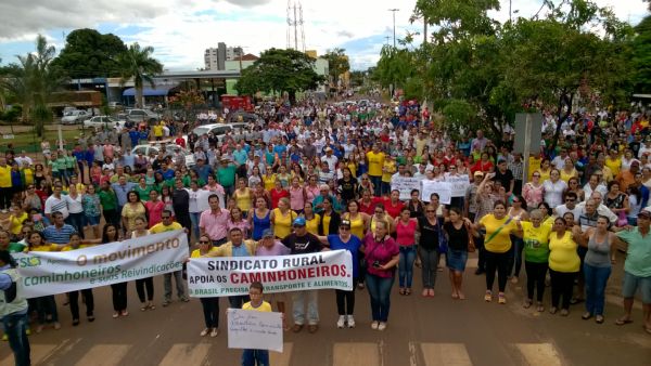 Produtores e empresrios de Tangar da Serra fazem manifesto em apoio a caminhoneiros