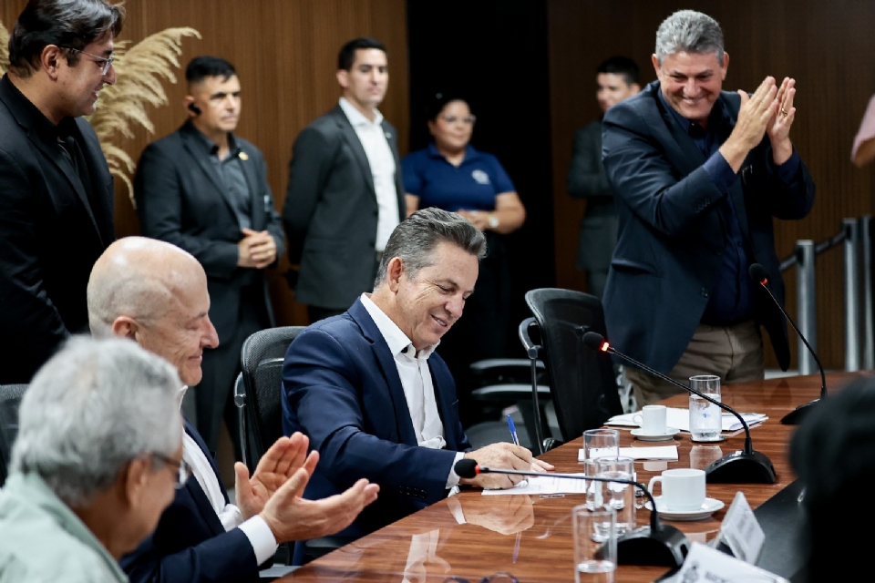 Governador autoriza obra de R$ 73 milhes para asfaltar 43 km entre Cceres e Porto Esperidio