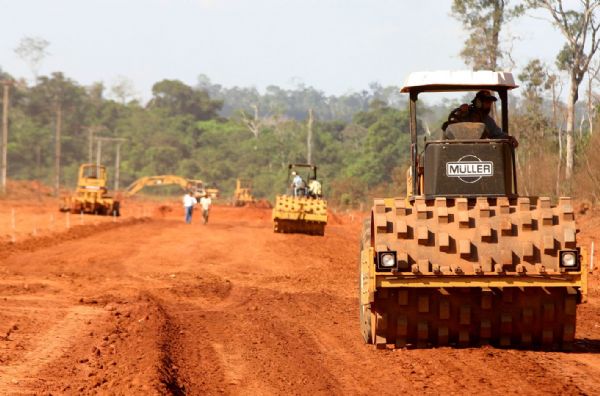 Pavimentao asfltica de rodovia estadual aterra nascentes do Pantanal