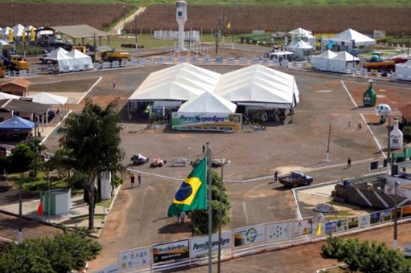 Neri Geller, Acio Neves e Cristovam Buarque marcam presena no encerramento da Parecis Super Agro