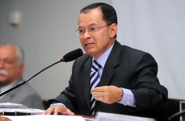 De volta a Rondon�polis, ministro explica declara��o e garante ferrovia at� Cuiab�